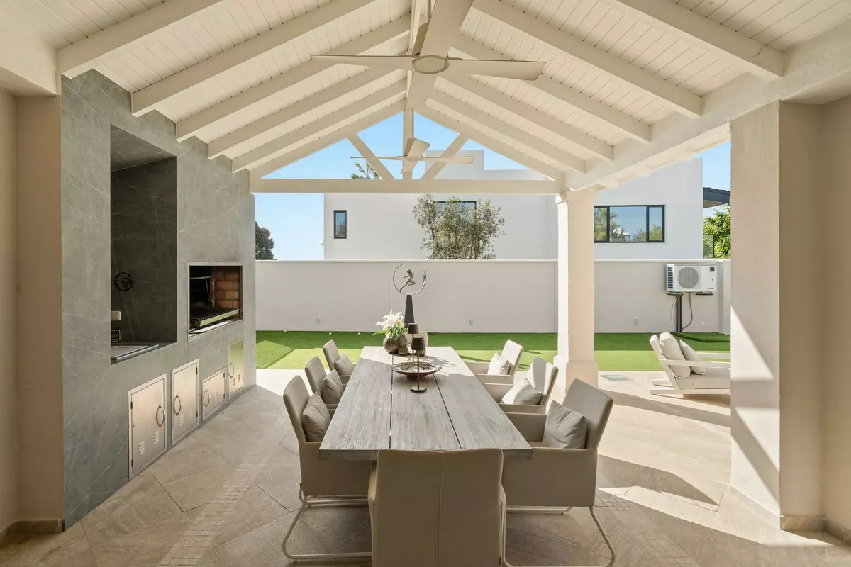 4-bedroom Villa In Estepona, Spain (210 M²)