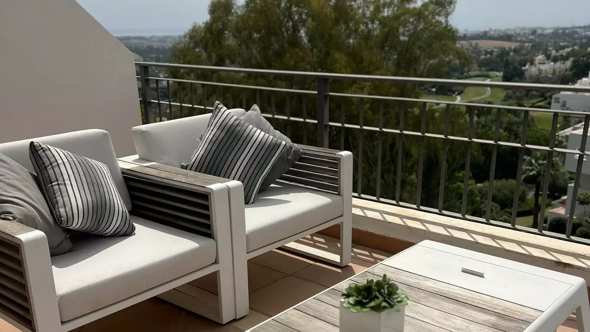 3-bedroom Apartment In Benahavis, Spain (124 M²)