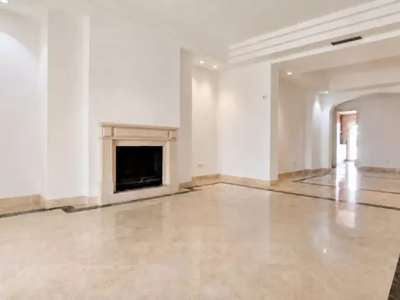 3-bedroom Apartment In Marbella, Spain (162 M²)