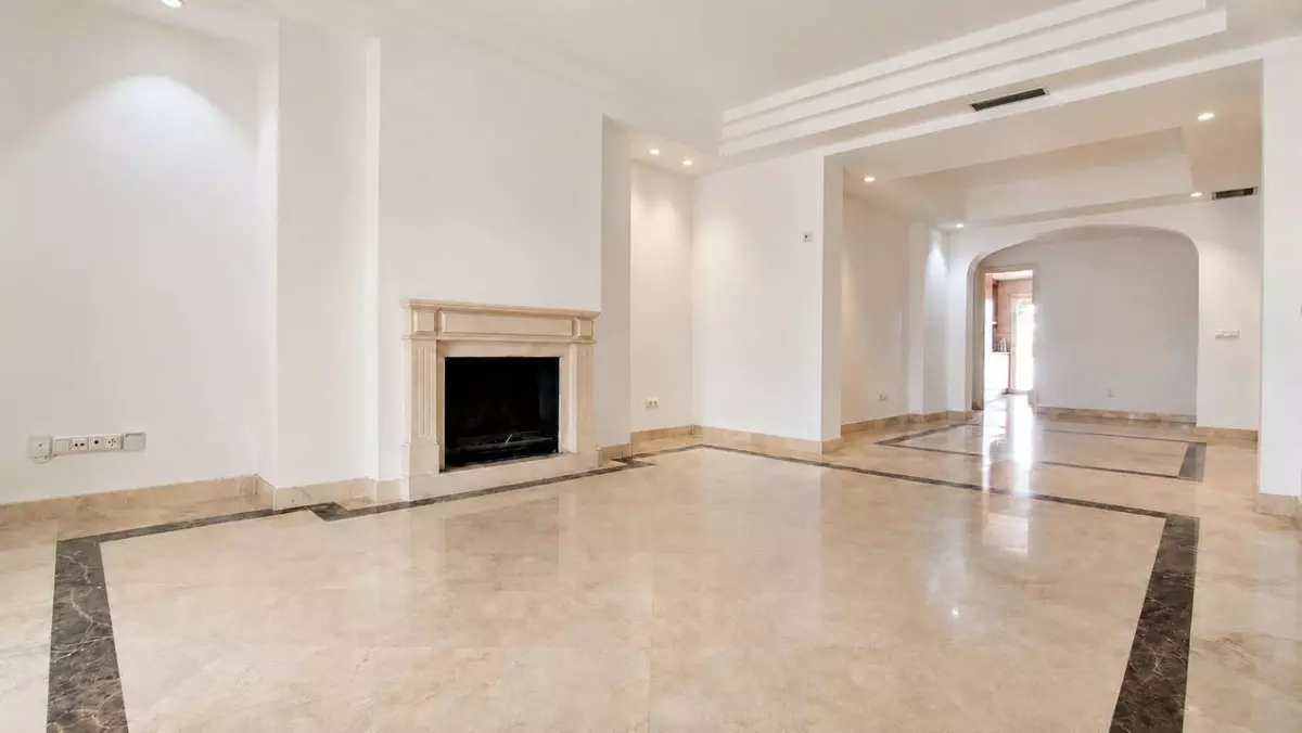 3-bedroom Apartment In Marbella, Spain (162 M²)