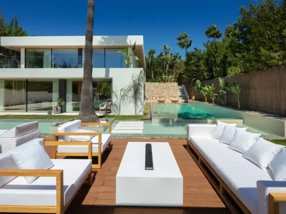 4-bedroom Villa In Marbella, Spain (435 M²)