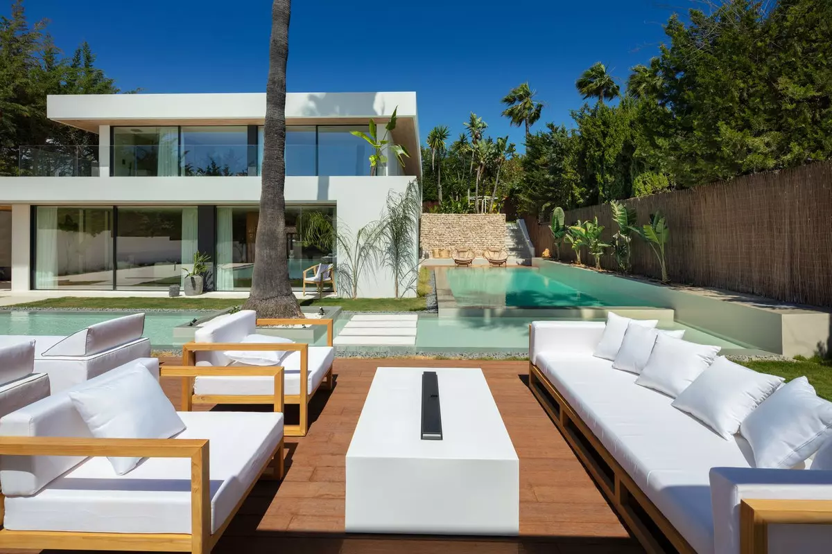 4-bedroom Villa In Marbella, Spain (435 M²)