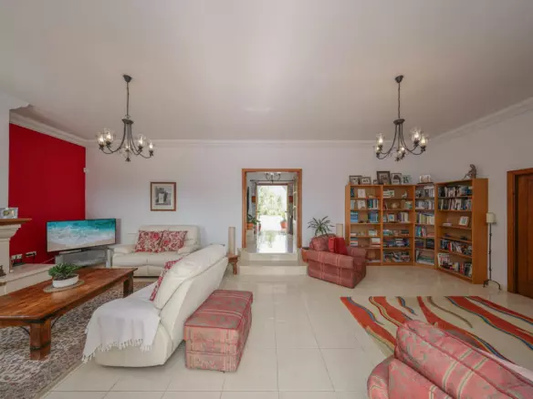 3-bedroom Villa In Casarabonela, Spain (239 M²)
