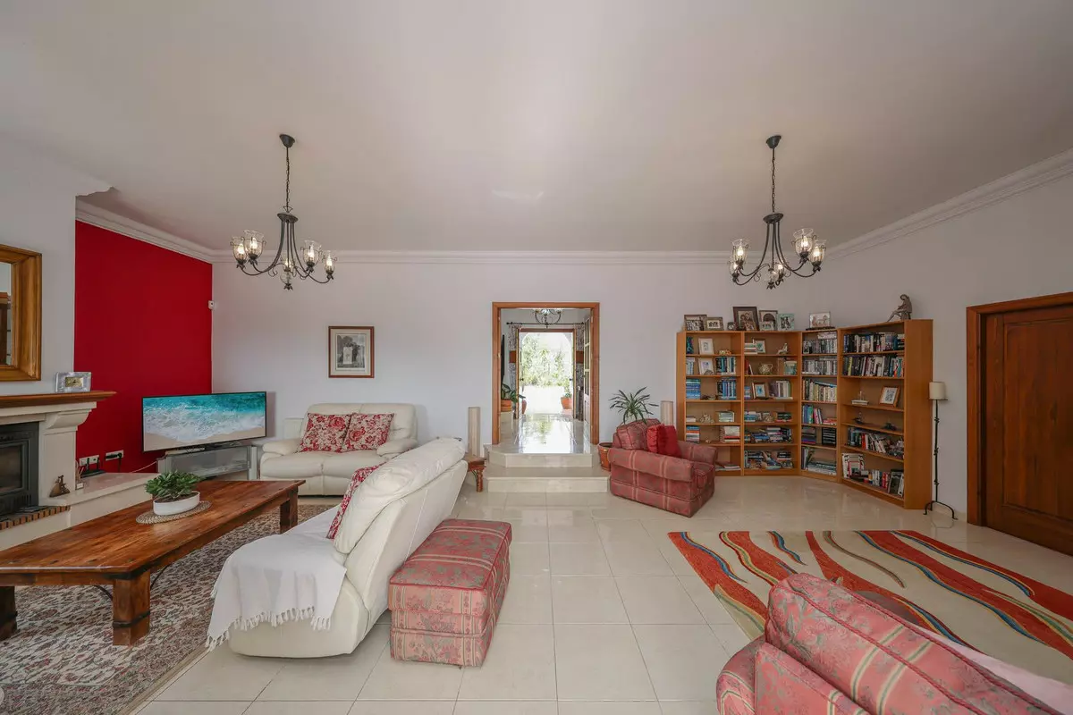 3-bedroom Villa In Casarabonela, Spain (239 M²)