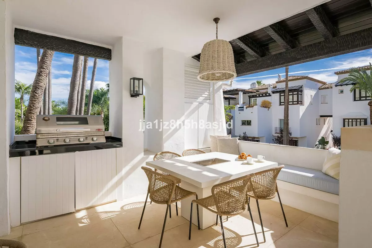 3-bedroom Apartment In Marbella, Spain (136 M²)