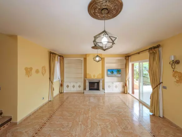 4-bedroom Villa In Coín, Spain (223 M²)