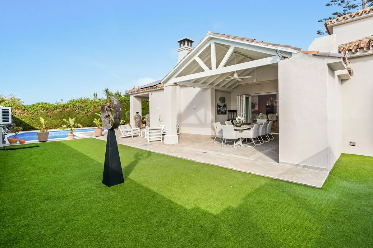4-bedroom Villa In Estepona, Spain (210 M²)