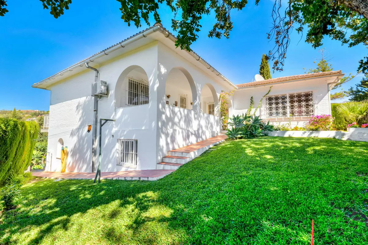 4-bedroom Villa In Mijas, Spain (300 M²)