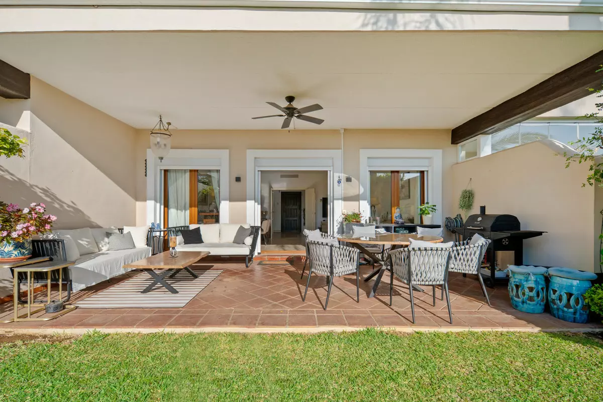 3-bedroom Town House In Estepona, Spain (184 M²)