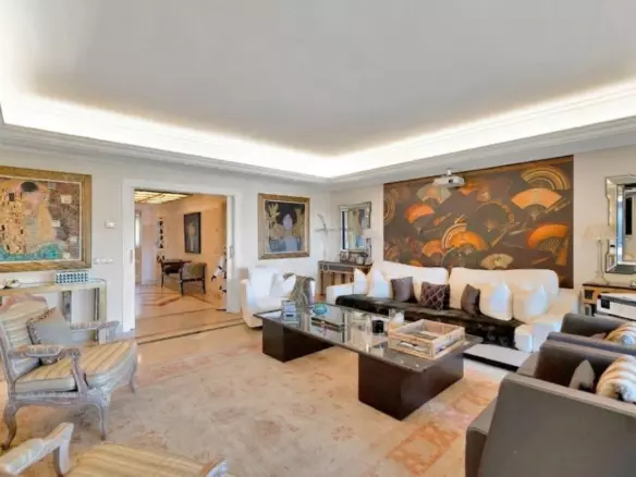 3-bedroom Apartment In Marbella, Spain (289 M²)