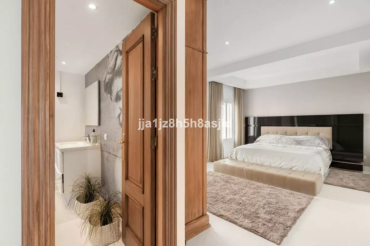 2-bedroom Apartment In Marbella, Spain (138 M²)