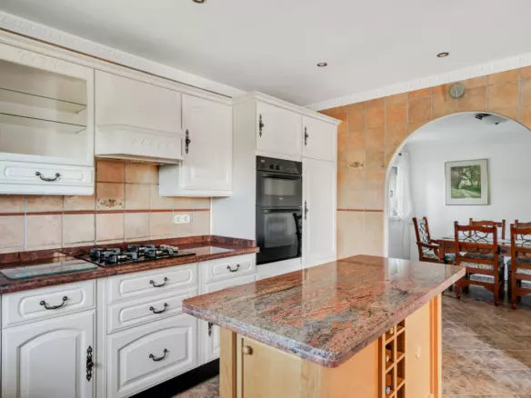 4-bedroom Villa In Estepona, Spain (343 M²)