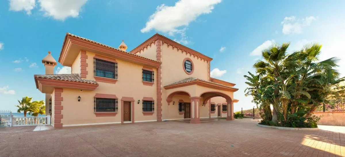 7-bedroom Villa In Mijas, Spain (2.235 M²)