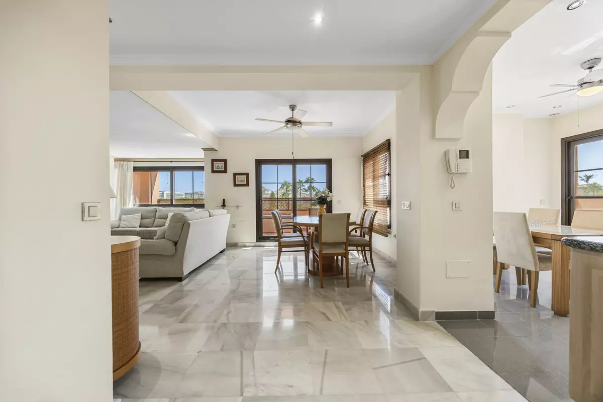5-bedroom Apartment In Estepona, Spain (205 M²)
