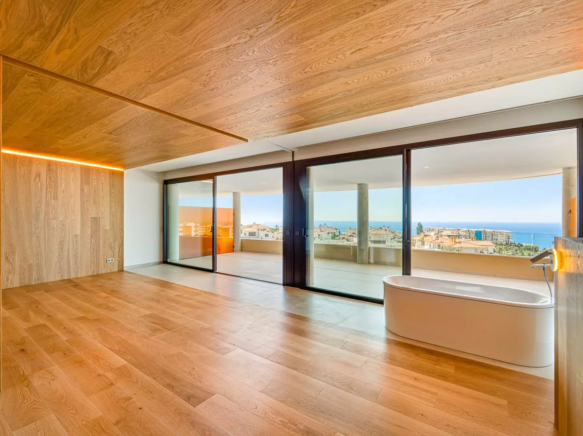 2-bedroom Apartment In Fuengirola, Spain (90 M²)