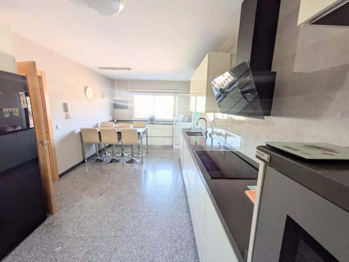 5-bedroom Villa In Málaga, Spain (403 M²)