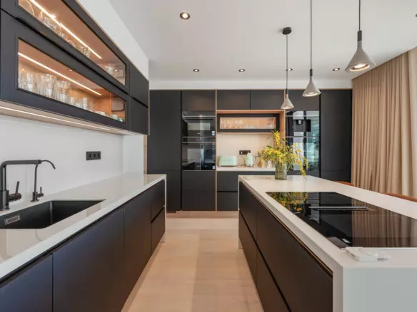 3-bedroom Apartment In Marbella, Spain (193 M²)