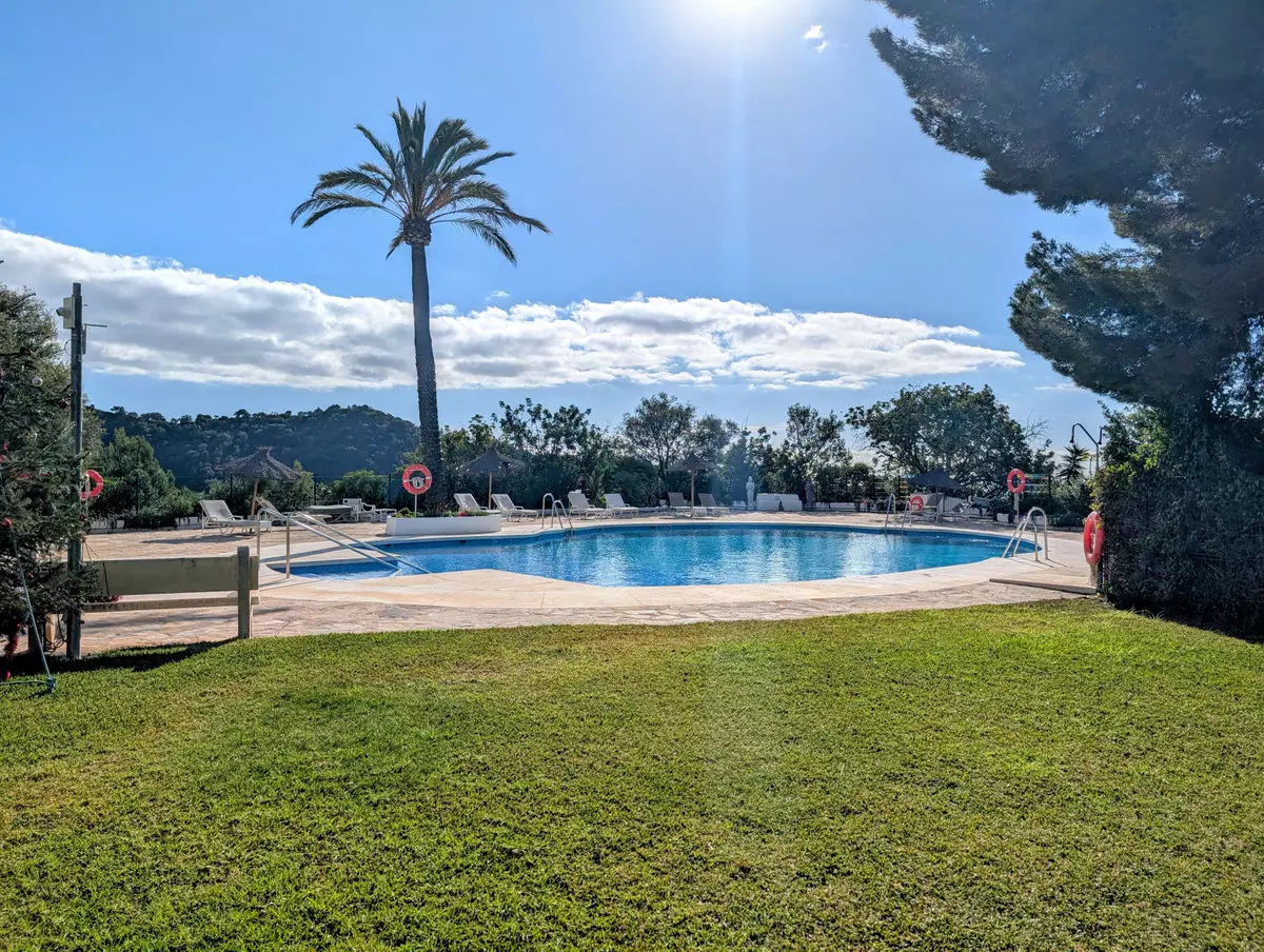 2-bedroom Town House In Istan, Spain (197 M²)