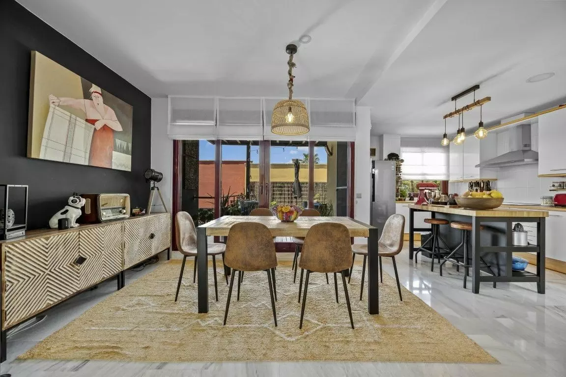 3-bedroom Villa In Málaga, Spain (260 M²)