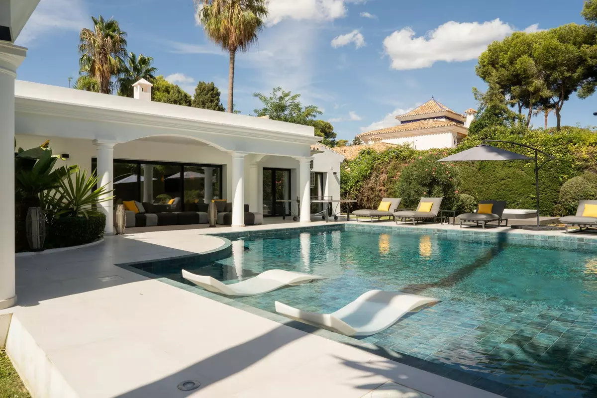 5-bedroom Villa In Estepona, Spain (278 M²)