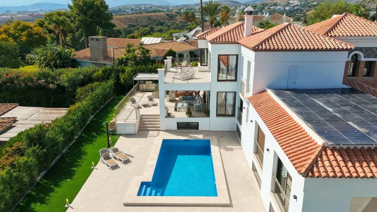 5-bedroom Villa In Estepona, Spain (600 M²)