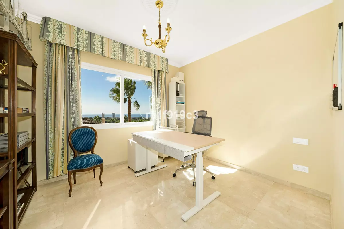 3-bedroom Apartment In Marbella, Spain (141 M²)