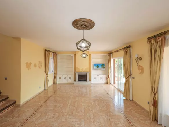 4-bedroom Villa In Coín, Spain (223 M²)