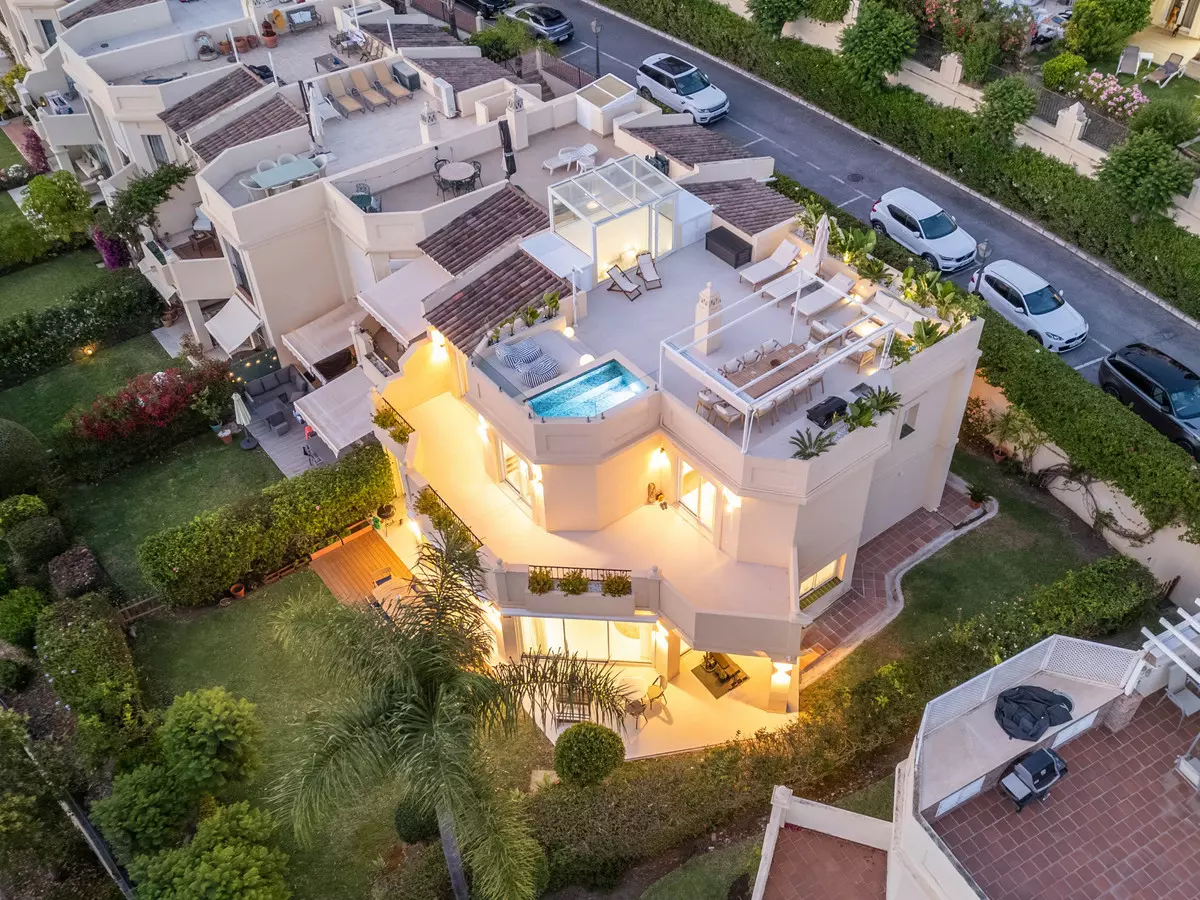 4-bedroom Town House In Benahavis, Spain (350 M²)