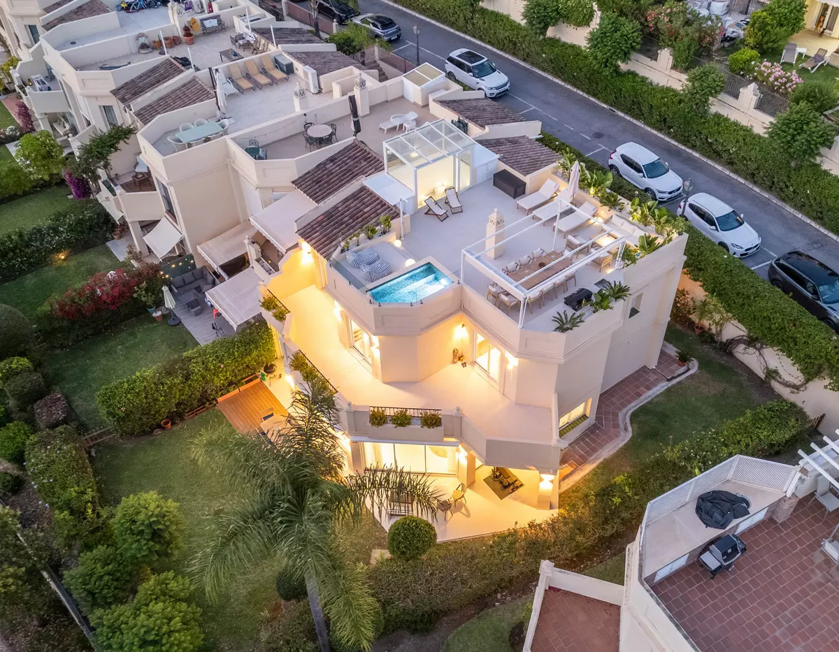 4-bedroom Town House In Benahavis, Spain (350 M²)