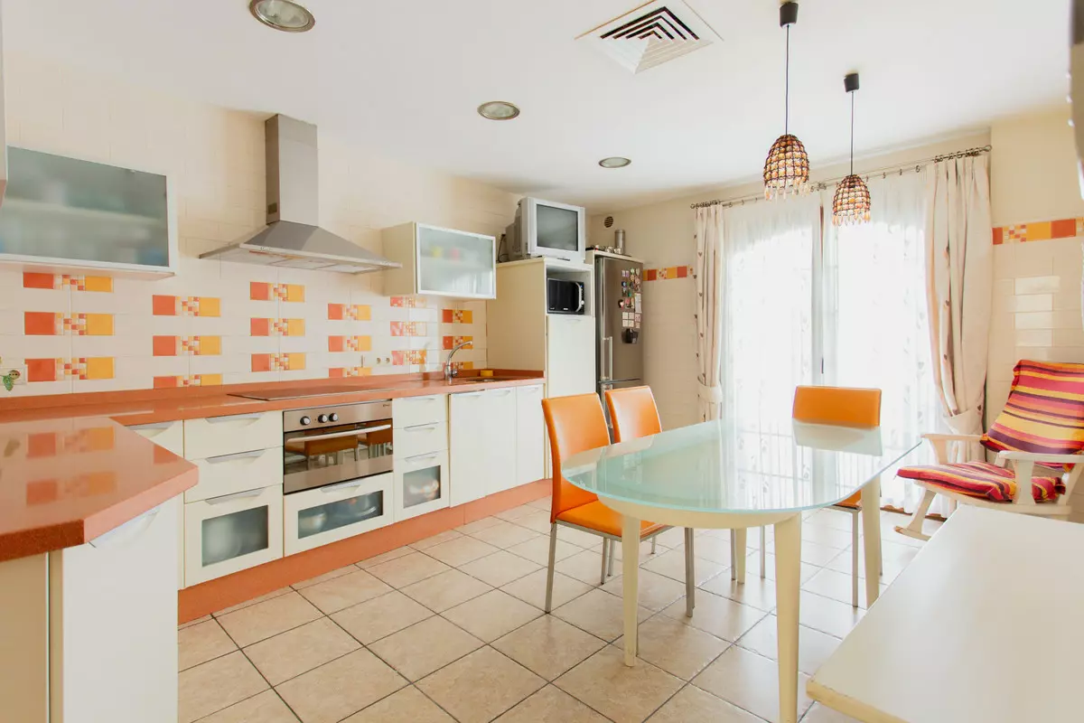 7-bedroom Town House In Estepona, Spain (451 M²)