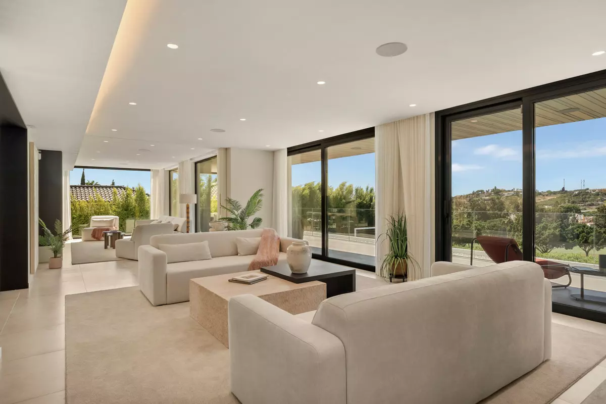 5-bedroom Villa In Marbella, Spain (342 M²)