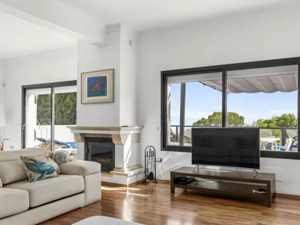 4-bedroom Villa In Istan, Spain (240 M²)
