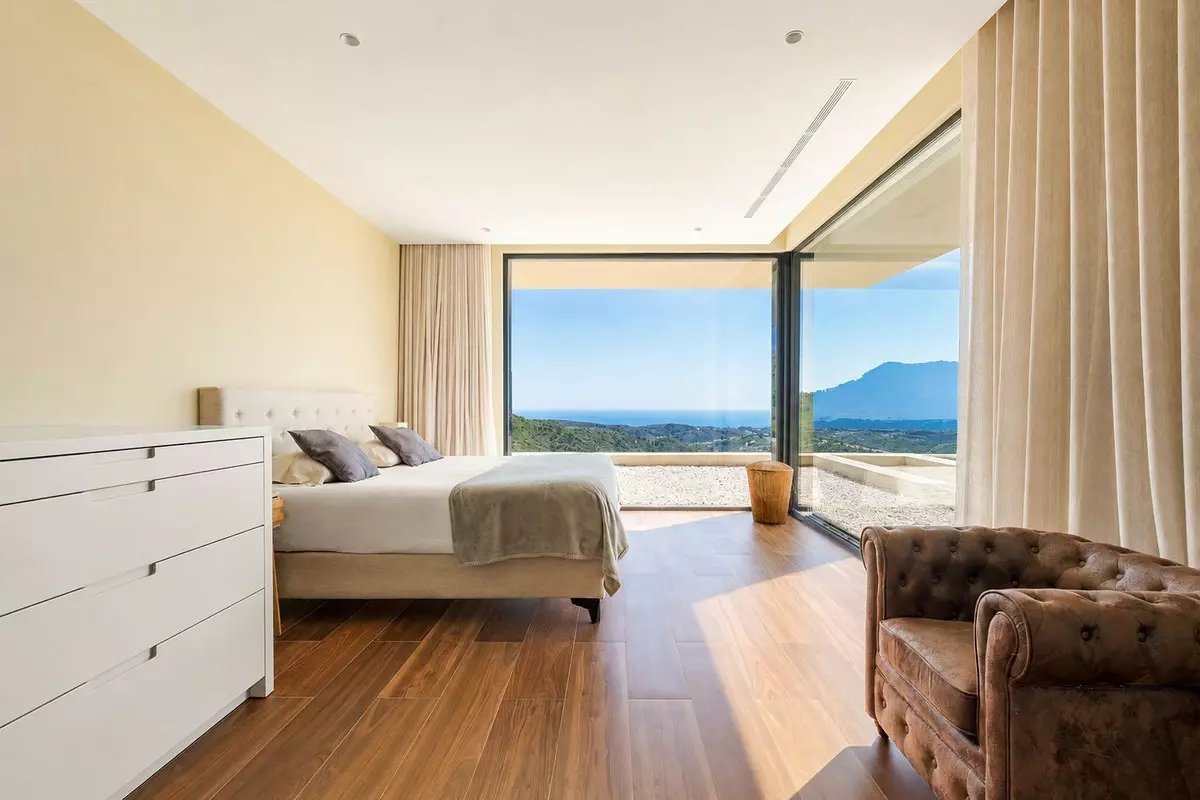 5-bedroom Villa In Benahavis, Spain (460 M²)