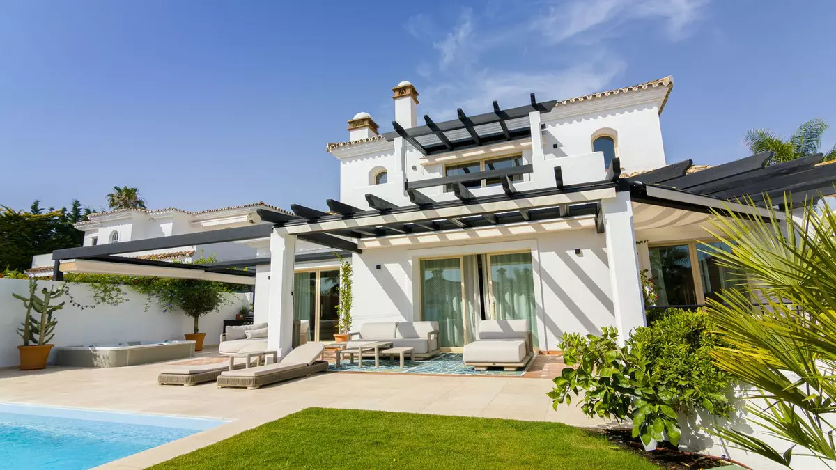 5-bedroom Villa In Marbella, Spain (390 M²)