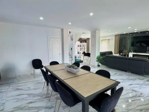 5-bedroom Villa In Alhaurín De La Torre, Spain (250 M²)