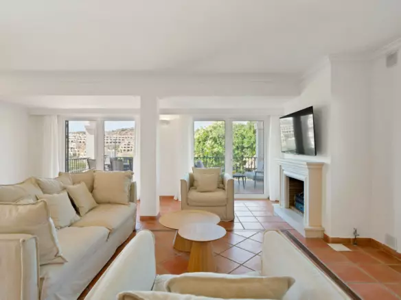 3-bedroom Villa In Estepona, Spain (251 M²)