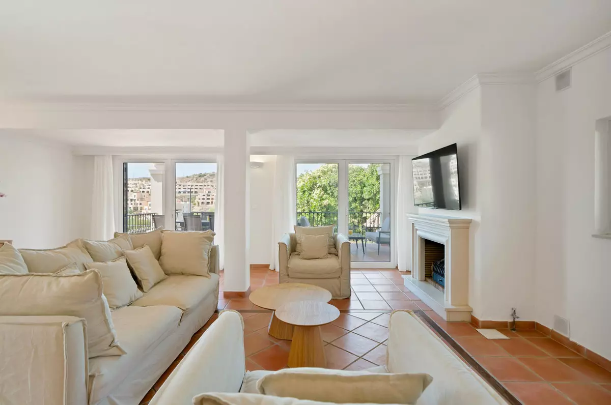3-bedroom Villa In Estepona, Spain (251 M²)