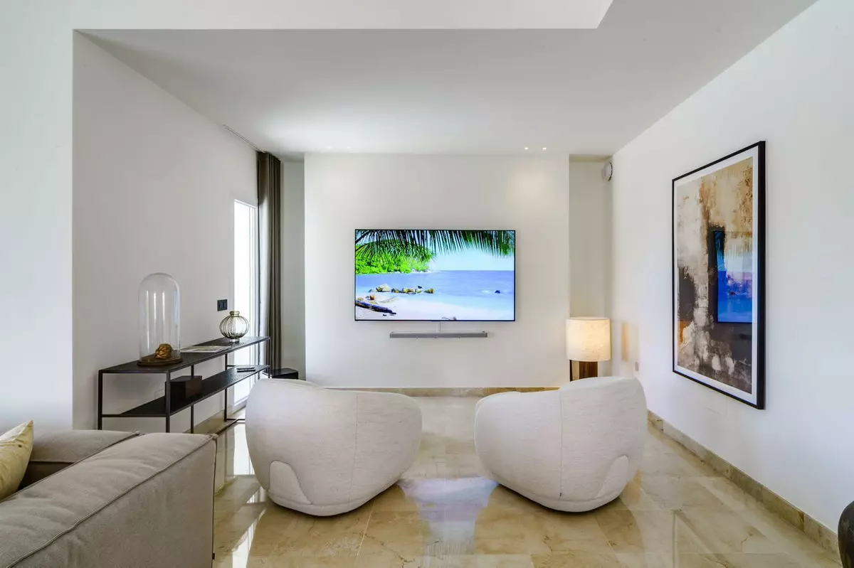 6-bedroom Villa In Marbella, Spain (404 M²)