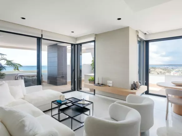 2-bedroom Apartment In Benidorm, Spain (103 M²)