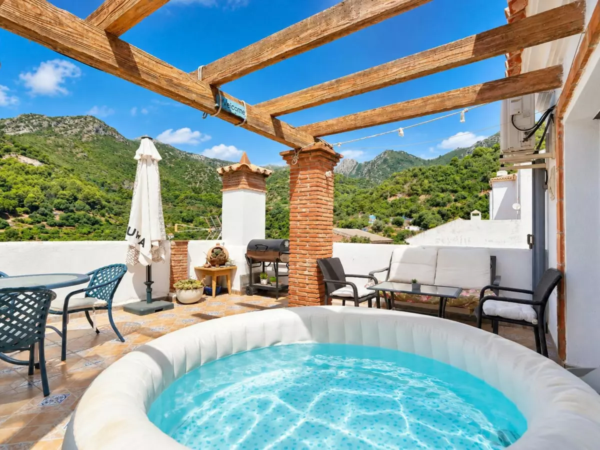6-bedroom Town House In Ojen, Spain (247 M²)