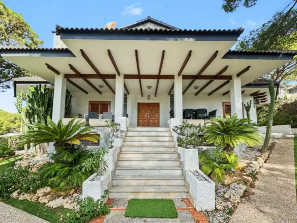 7-bedroom Villa In Orihuela, Spain (450 M²)