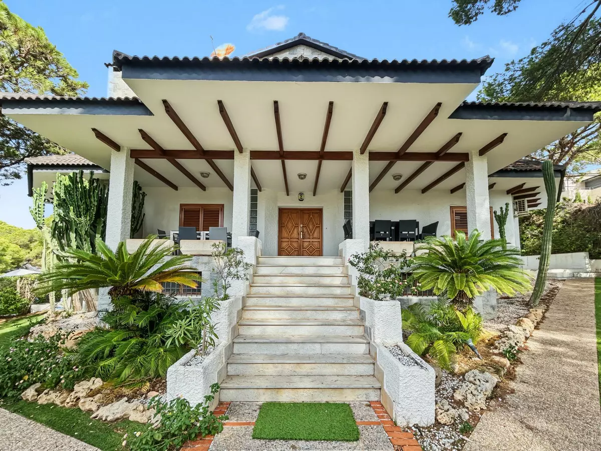7-bedroom Villa In Orihuela, Spain (450 M²)
