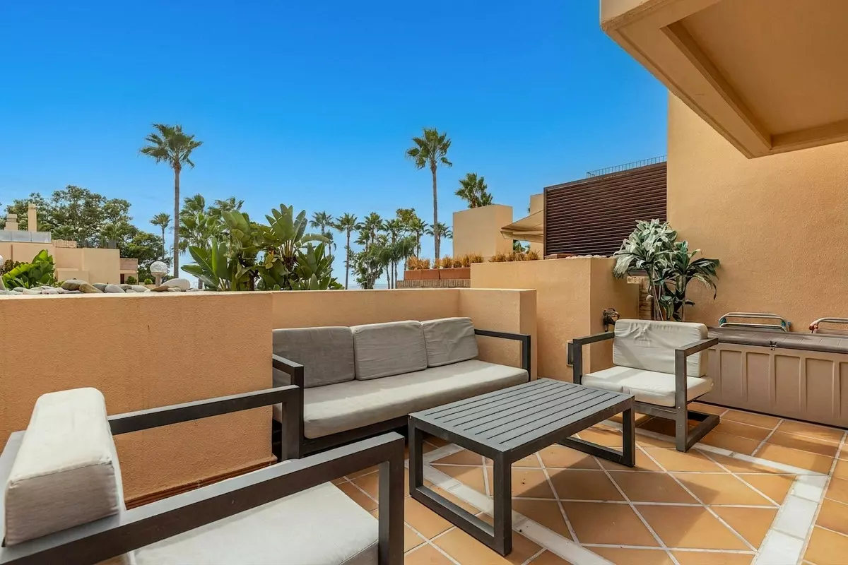2-bedroom Apartment In Estepona, Spain (129 M²)