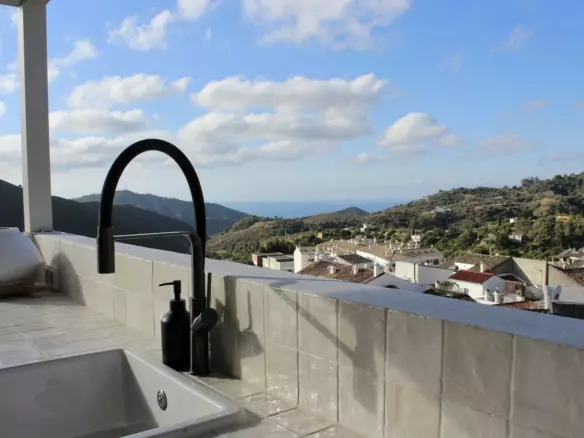 3-bedroom Town House In Ojen, Spain (90 M²)