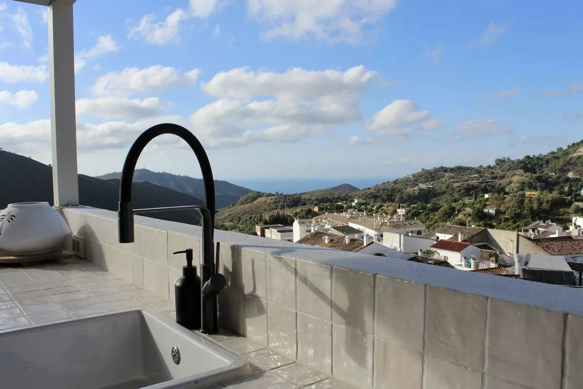 3-bedroom Town House In Ojen, Spain (90 M²)