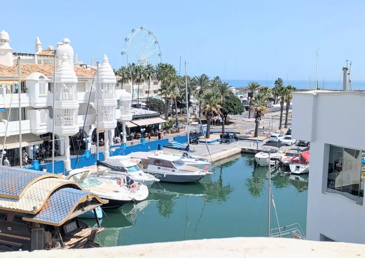 2-bedroom Apartment In Benalmádena, Spain (122 M²)