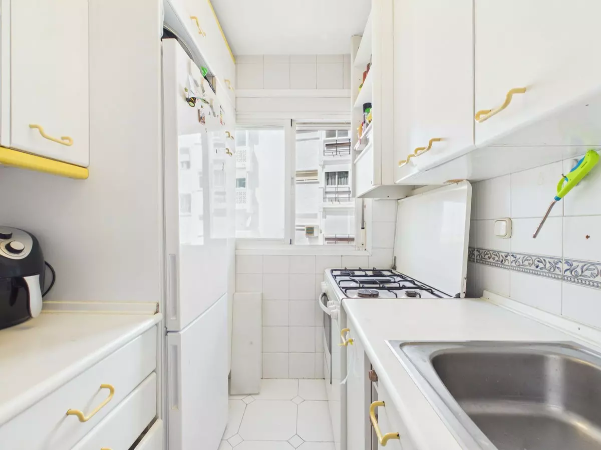 3-bedroom Apartment In Estepona, Spain (82 M²)