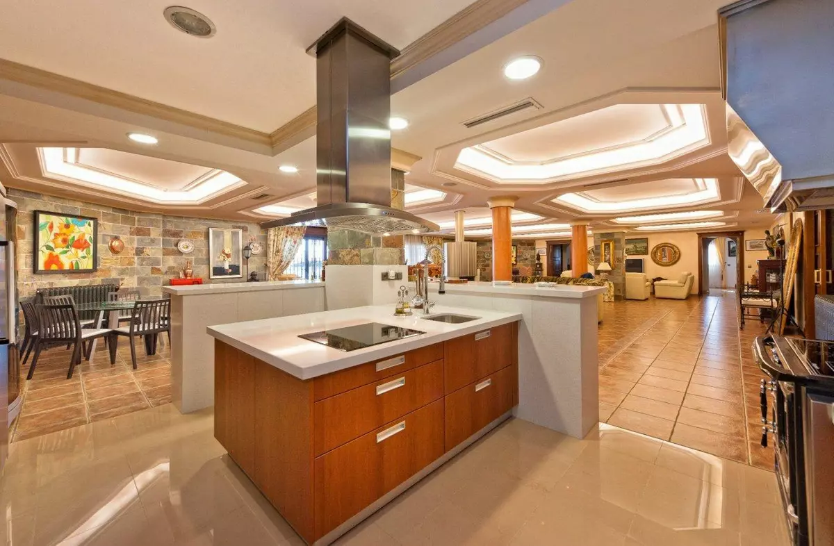 7-bedroom Villa In Mijas, Spain (2.235 M²)