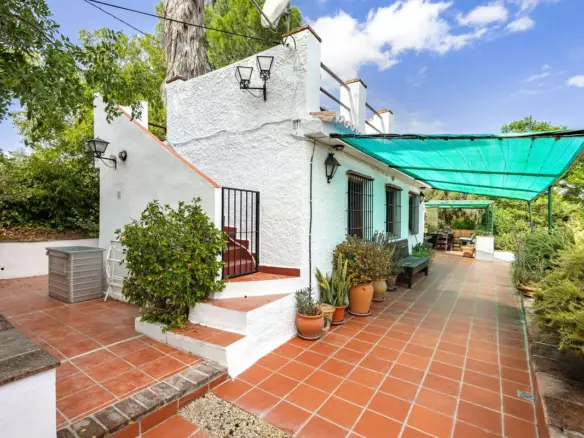 3-bedroom Country House In Coín, Spain (189 M²)