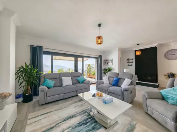 3-bedroom Town House In Marbella, Spain (172 M²)